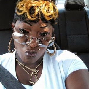 Meet your Posher, Miriam